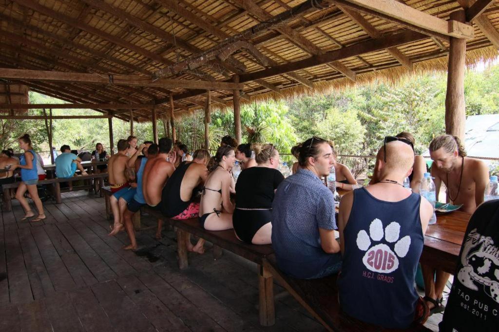 Хостел Mad Monkey Koh Rong Samloem Ко-Ронг-Самлоем Екстер'єр фото