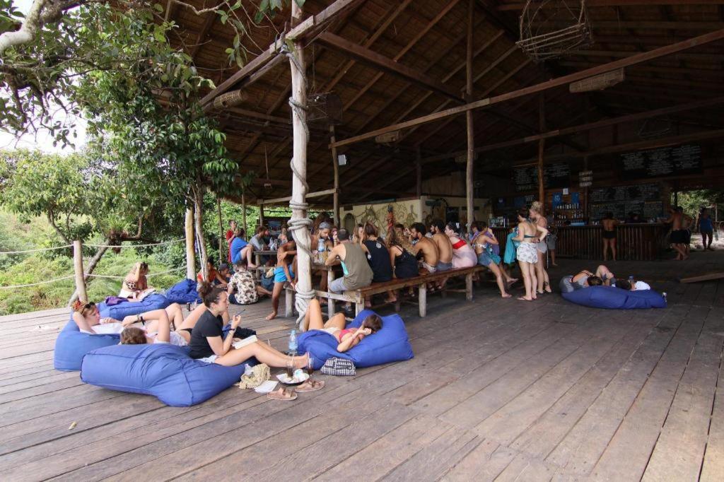 Хостел Mad Monkey Koh Rong Samloem Ко-Ронг-Самлоем Екстер'єр фото