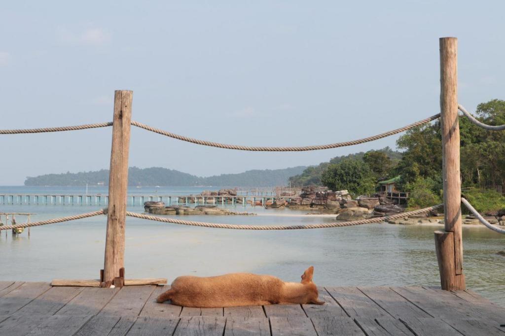 Хостел Mad Monkey Koh Rong Samloem Ко-Ронг-Самлоем Екстер'єр фото